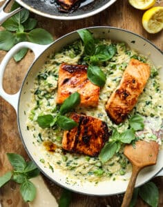 Honningglazet laks med creamy brokkolini og spinatpasta